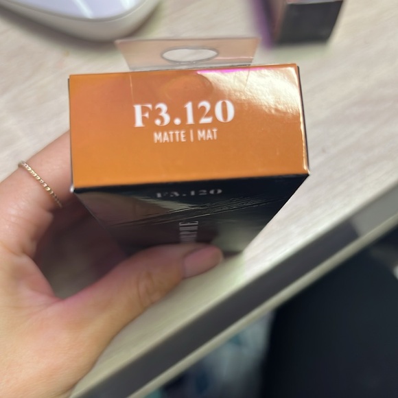 Morphe full coverage foundation color: f3.120 matte brand new - Picture 2 of 2